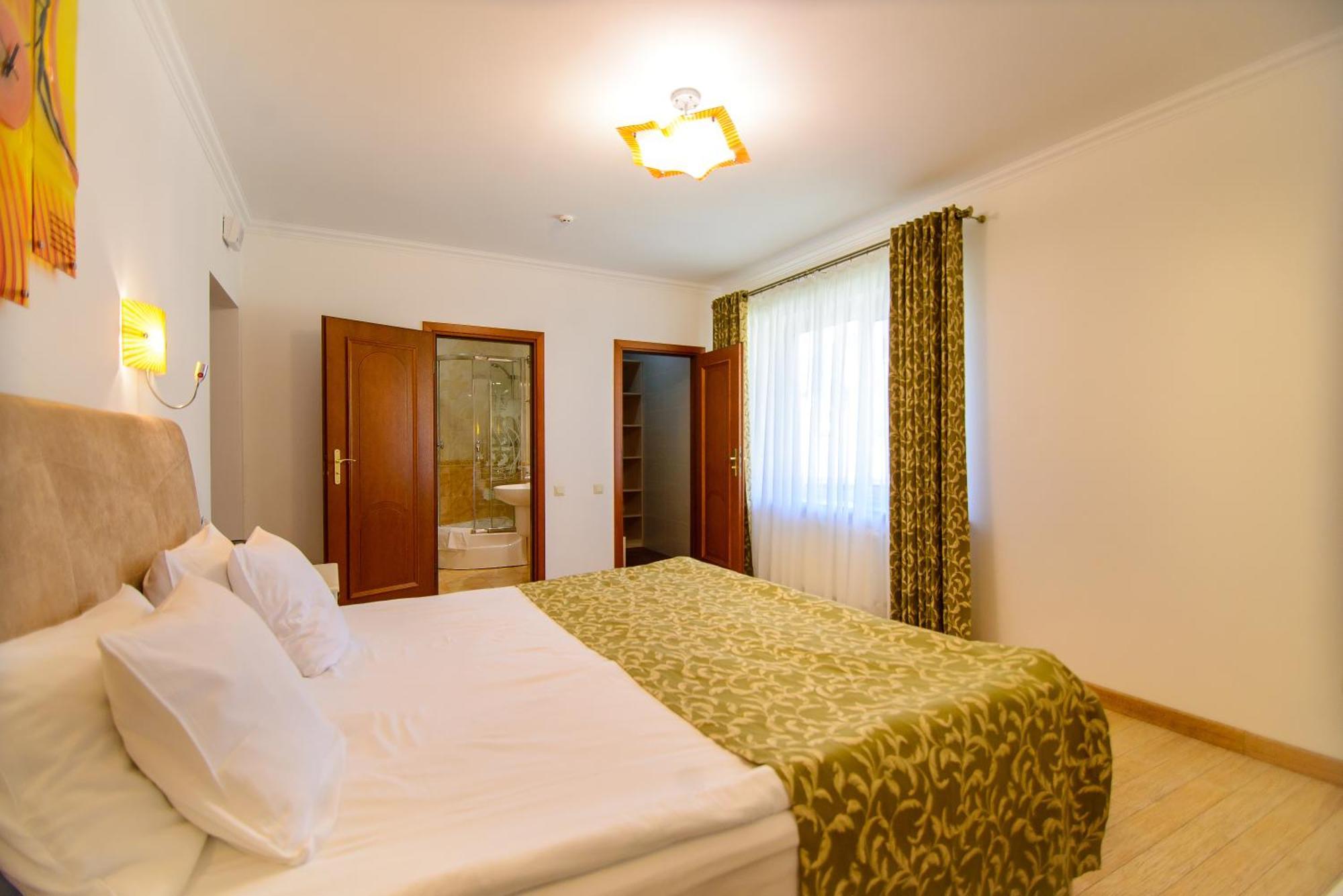 Hotel Dianna à Skhidnytsia Extérieur photo