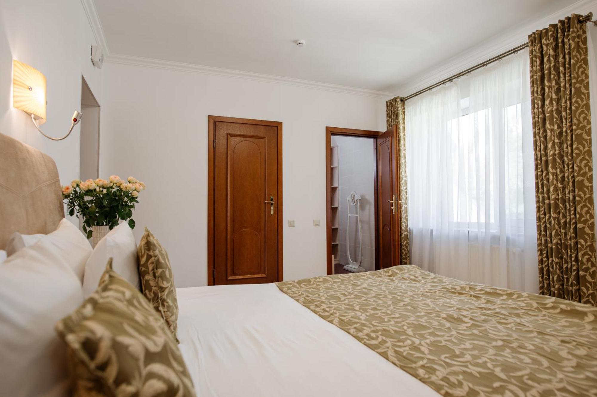 Hotel Dianna à Skhidnytsia Extérieur photo